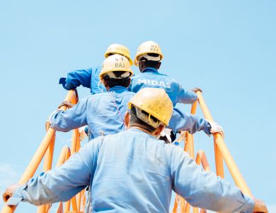 Ícone de homem com capacete